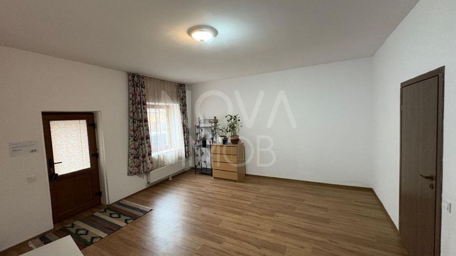 Casa de vanzare 200 mp cu spatiu comercial la parter, strada Lunga - Poză 17