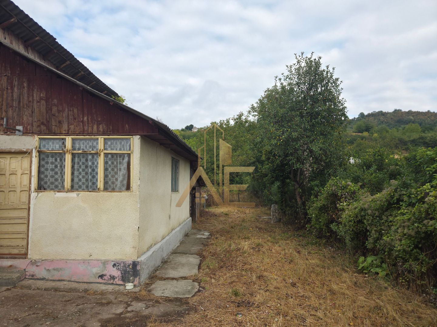 Casă bătrânească+Teren intravilan de vânzare(1970mp) la 20min de Bacău - Poză 3