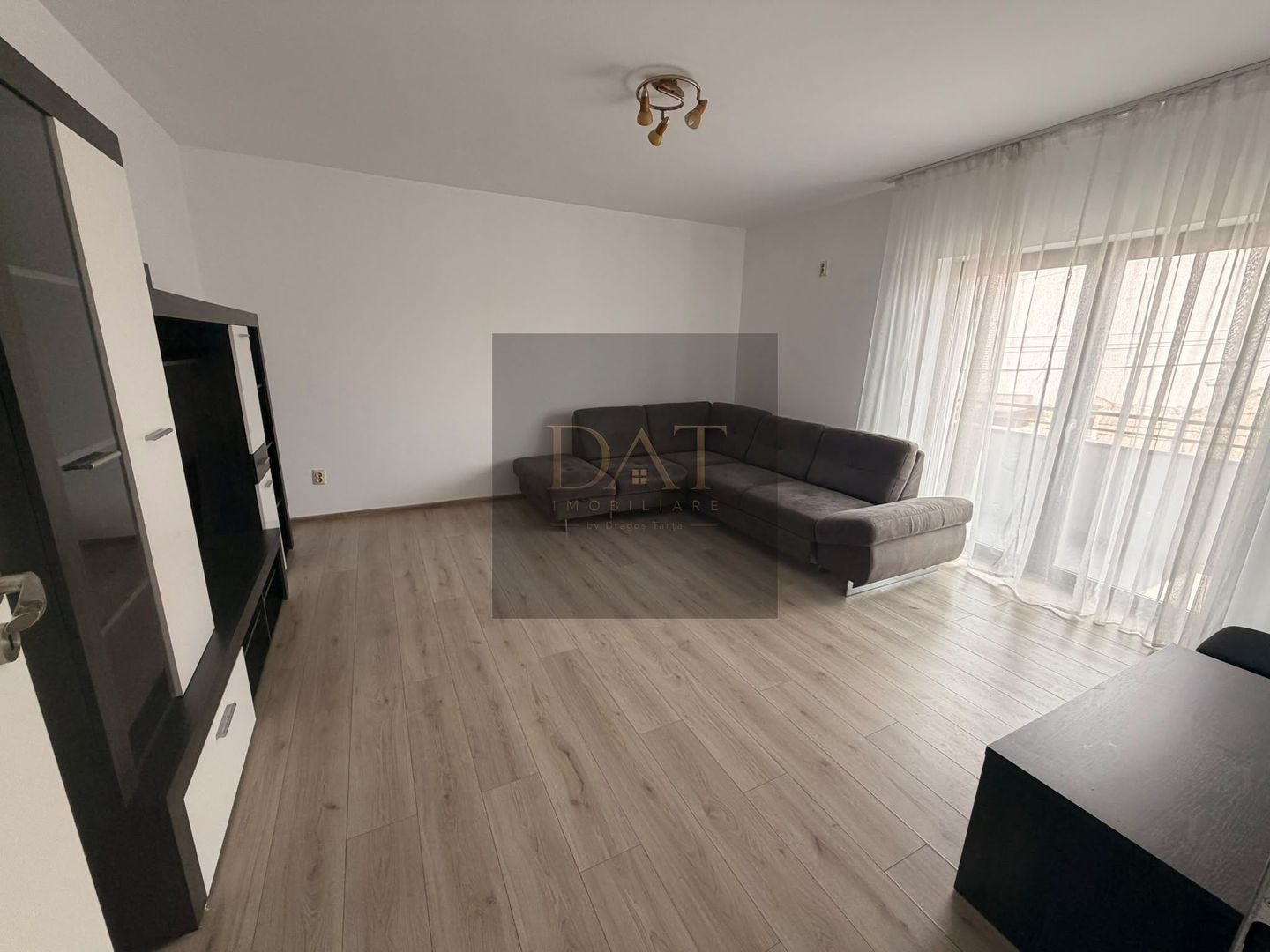 Apartament, 2 camere decomandate, parcare subterana, zona Traian Vuia - Poză 1