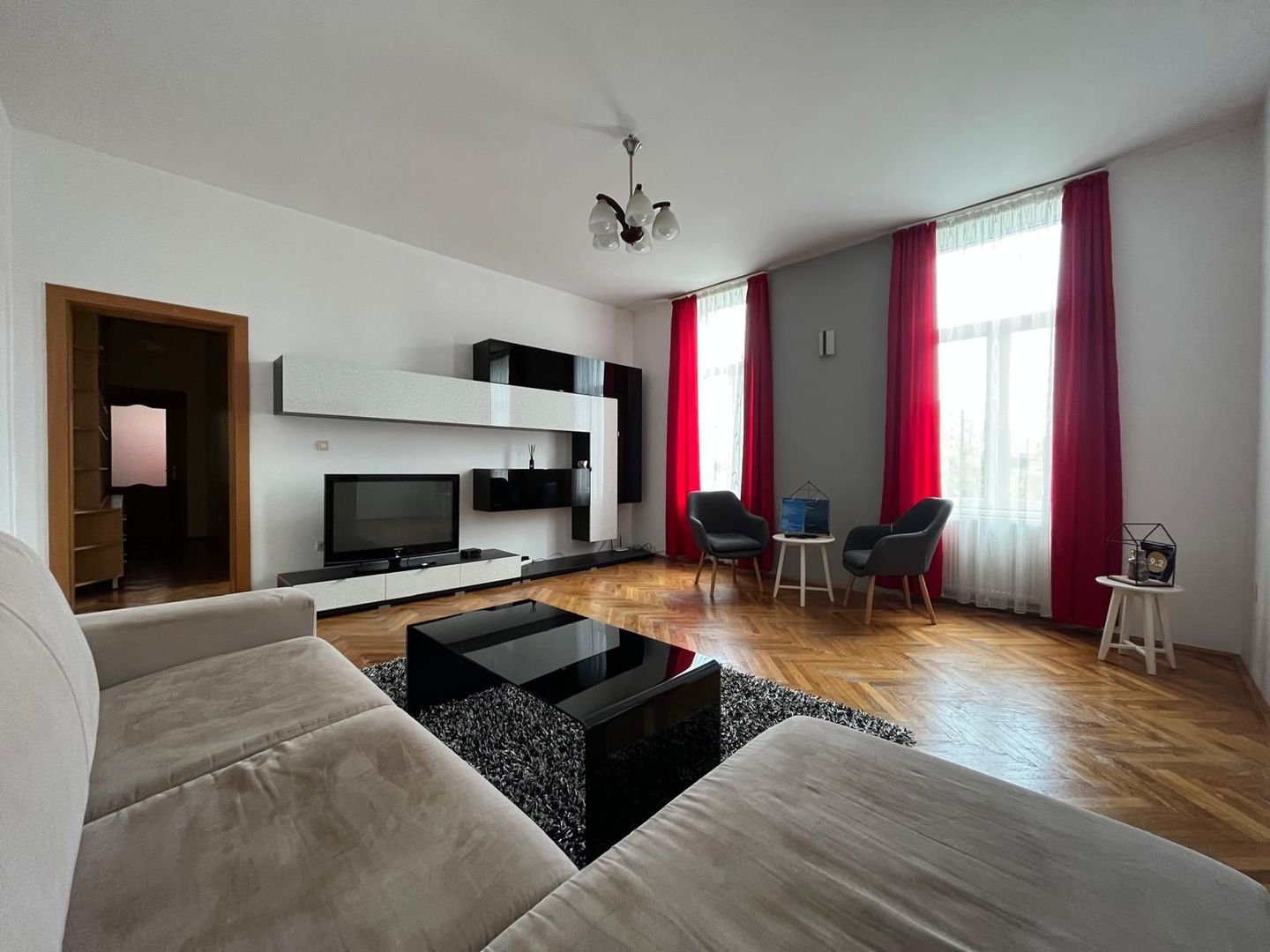 Zona Piața Unirii-Poarta Schei apartament spațios, mobilat complet - Poză 2