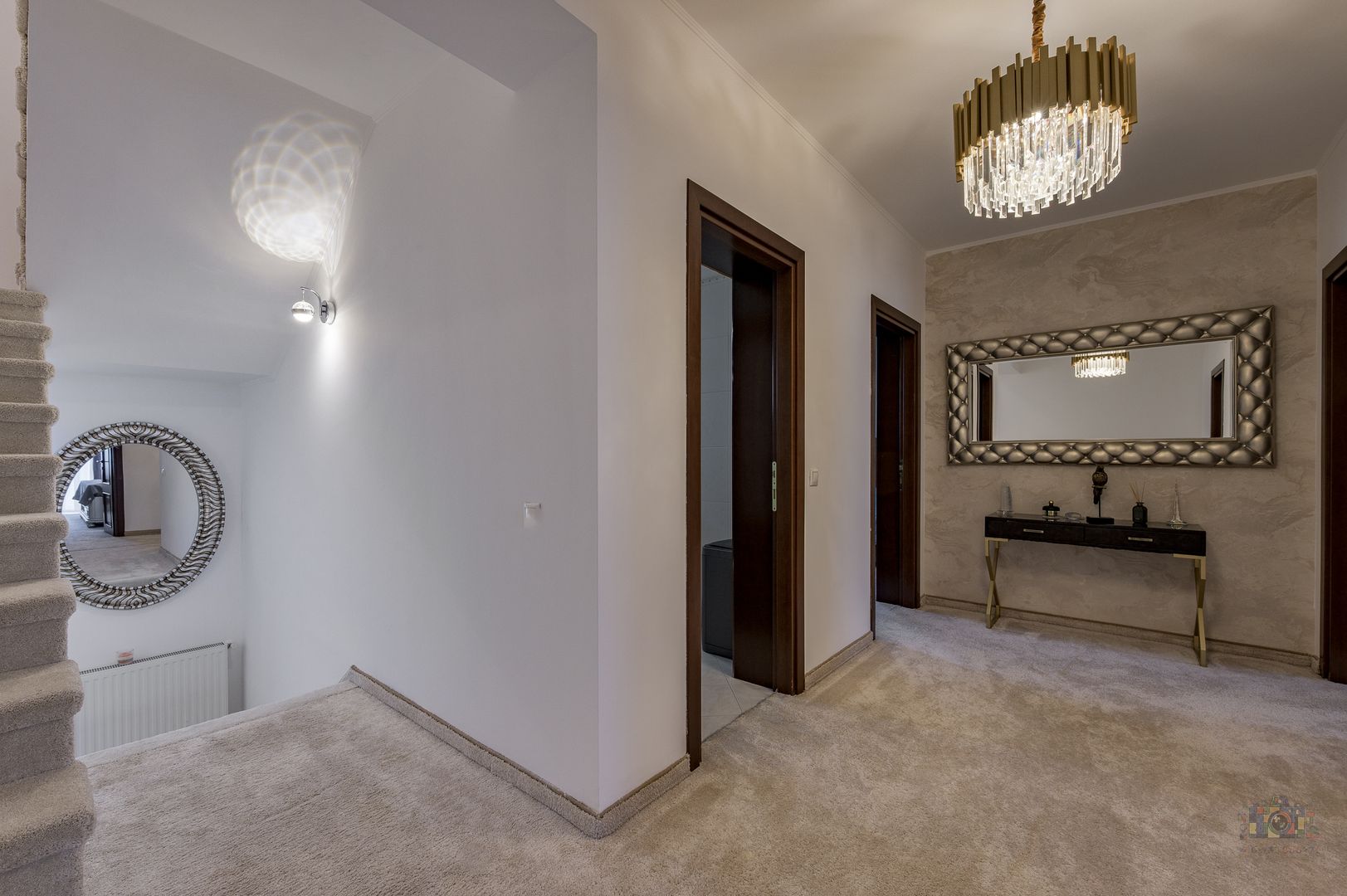 Vilă renovată P+1+M  | Foișor vitrat, grădină și jacuzzi - Poză 12