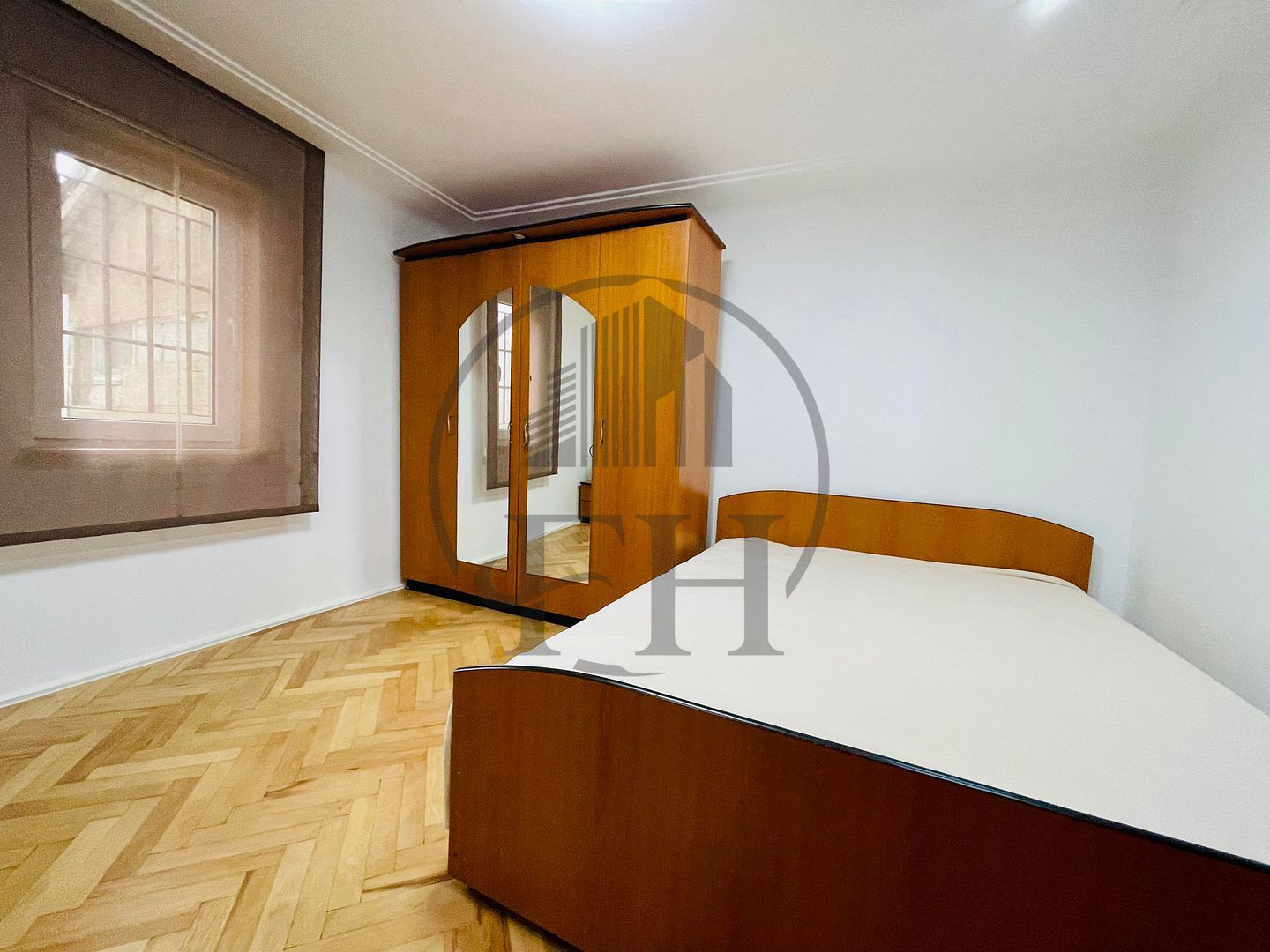 SOLD/ VANDUT Casă / Vilă cu 4 camere de vânzare în zona Km 5 - Poză 2