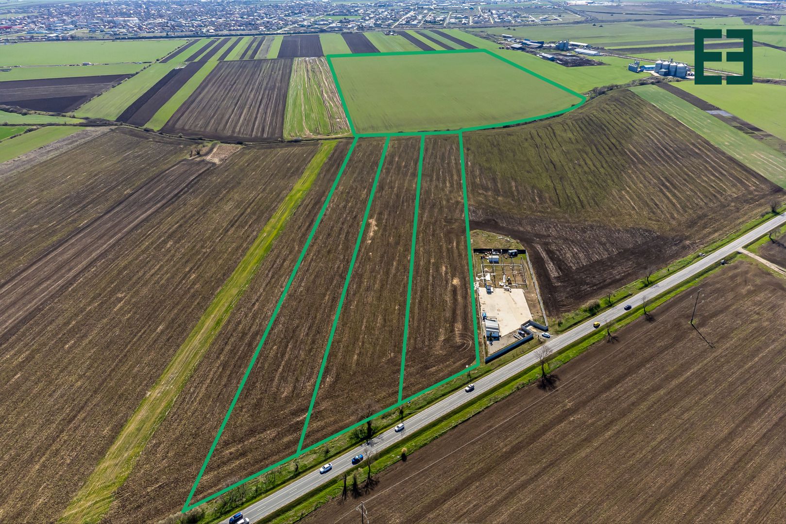 Teren intravilan cu acces la Drum Județean DJ 709 - 275200 mp - Poză 5