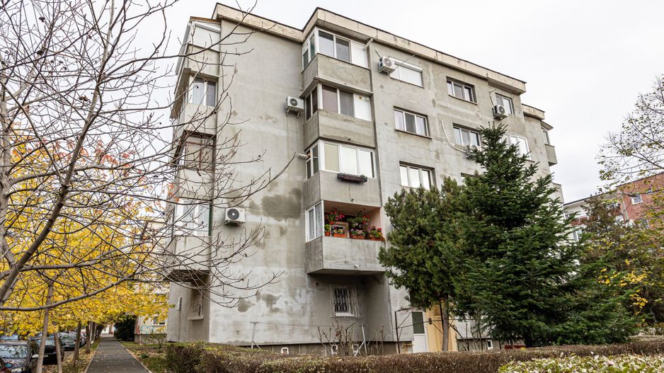 Apartament renovat, decomandat, cu 2 balcoane la Etajul 1 in Micalaca - Poză 6