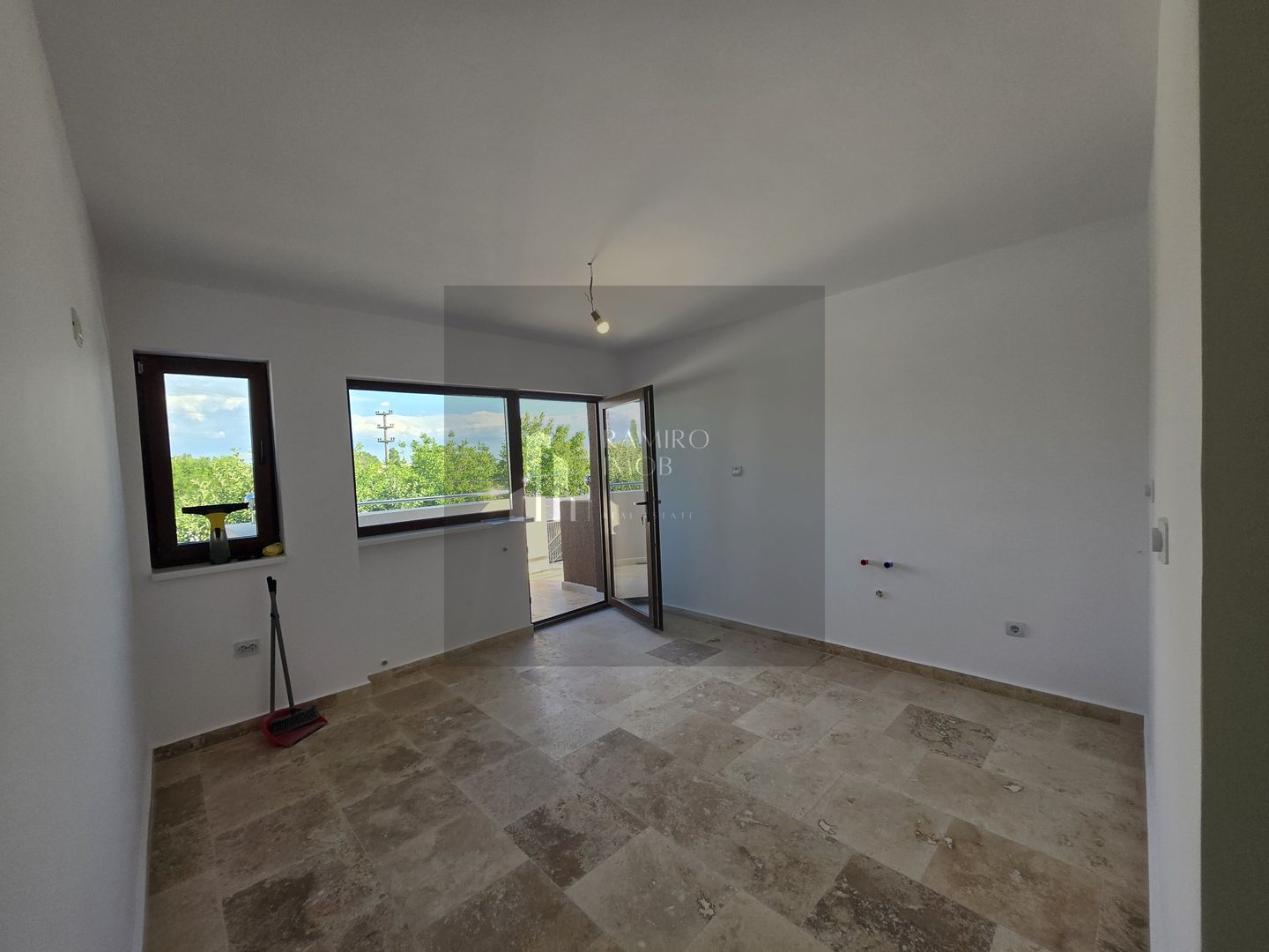 Casa Noua -6 camere - 160mp utili +curte -Soseaua Giurgiului -Magurele - Poză 12