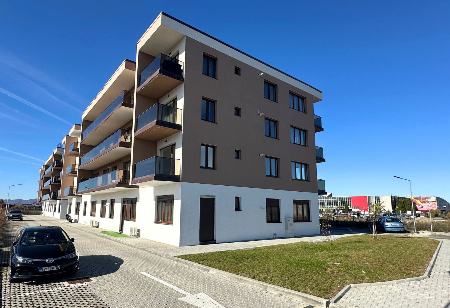 Apartament 2 camere 60 mp cu geam la baie lângă Paradisul Acvatic - Poză 3