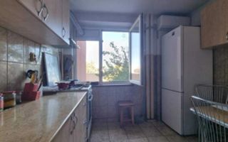 Metrou Obor mobilat etaj intermediar 3 camere - Poză 7