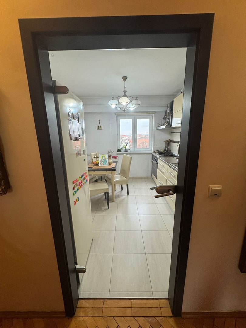 Decomandat si spatios - Poză 19