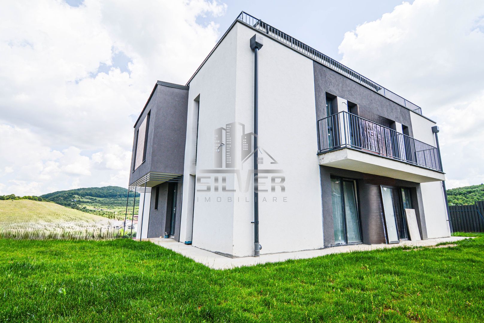 Casa de tip Duplex cu Panorama in Floresti. - Poză 1