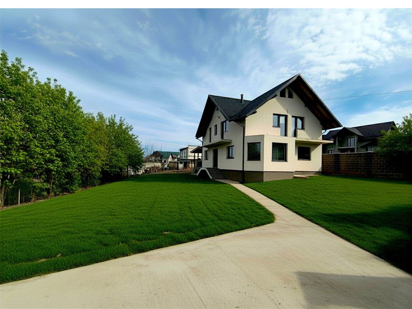 Vilă Spațioasă de vanzare în Sf. Ilie | 175 MP Utili - Poză 1