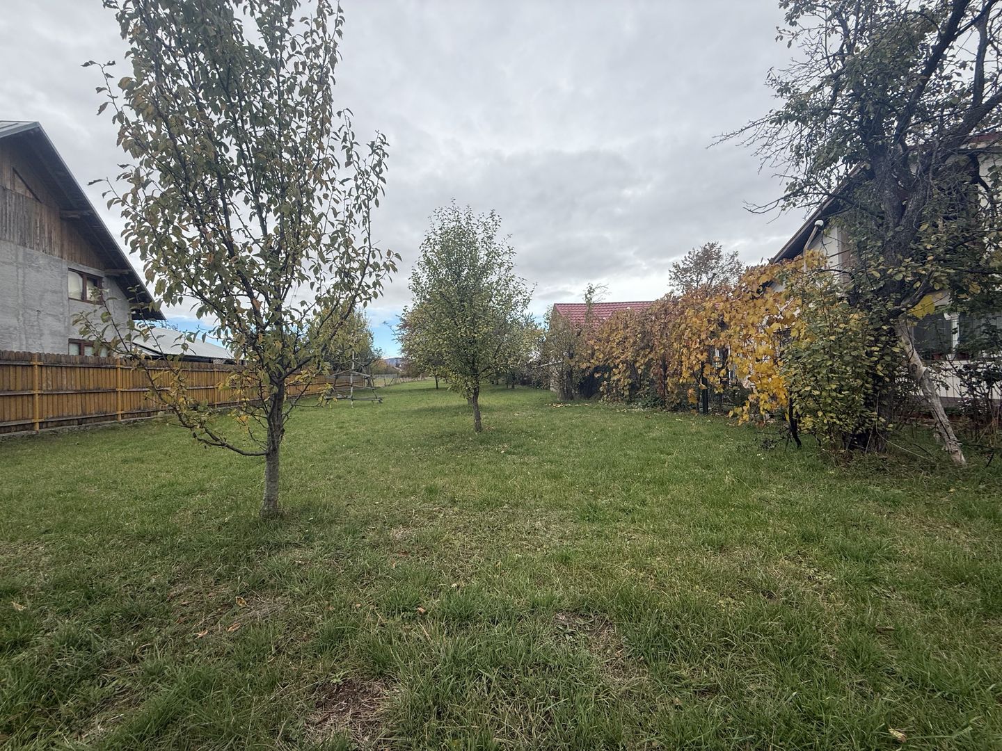 Teren intravilan împrejmuit 2331 mp la strada, toate utilitățile! - Poză 14