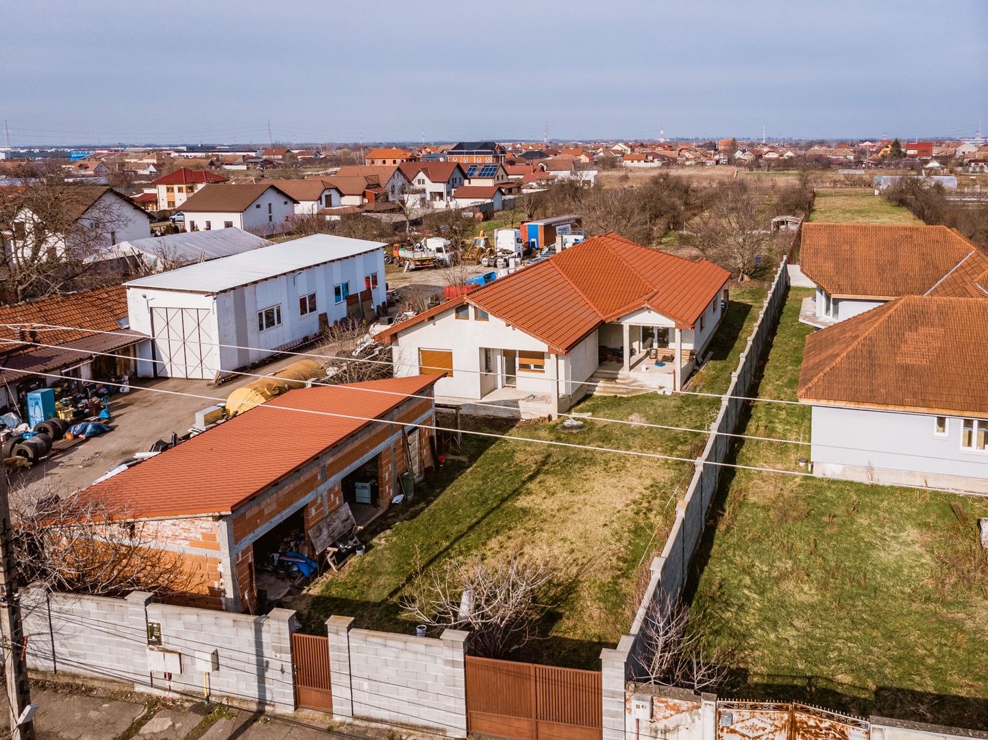 Casă la sol cu teren de 3.451mp în Gai - Poză 10