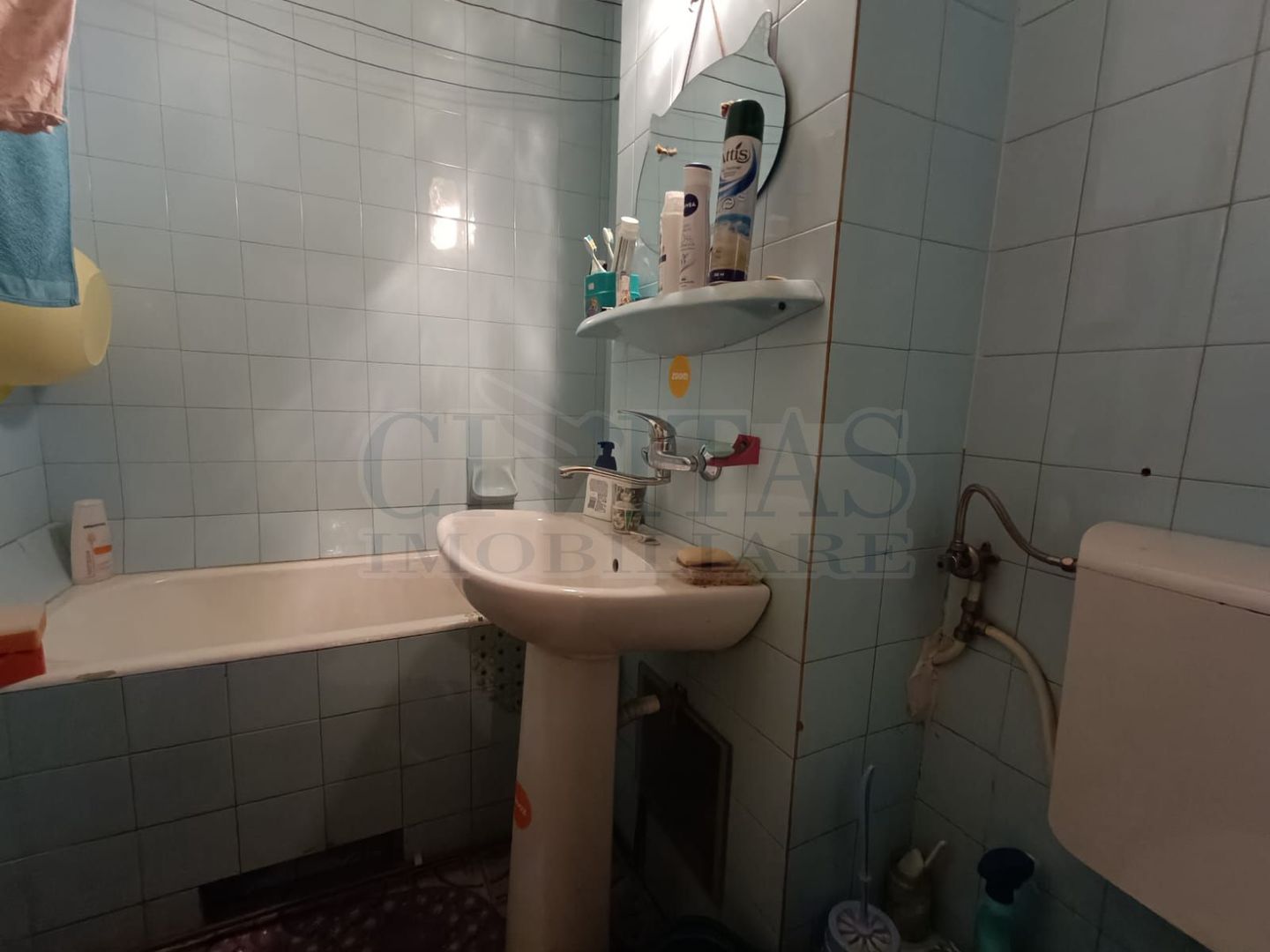 Vanzare 2 camere, decomandat, aproape de BIG, 2 balcoane - Poză 4