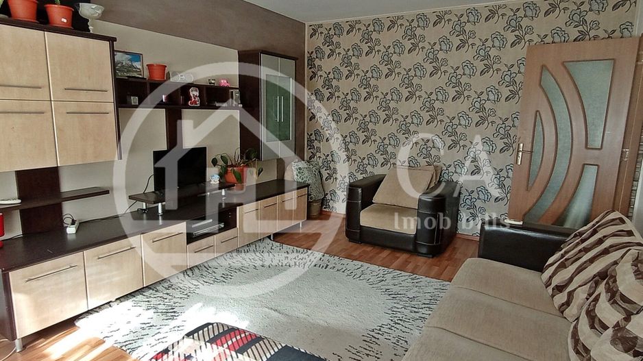 Apartament cu 3 camere de vanzare in zona Rogerius, Oradea - Poză 1