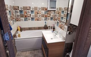 Vând apartament cu trei camere confort 1 - Poză 5