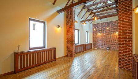 Închiriez casă în Centrul Brasovului/ curte privata