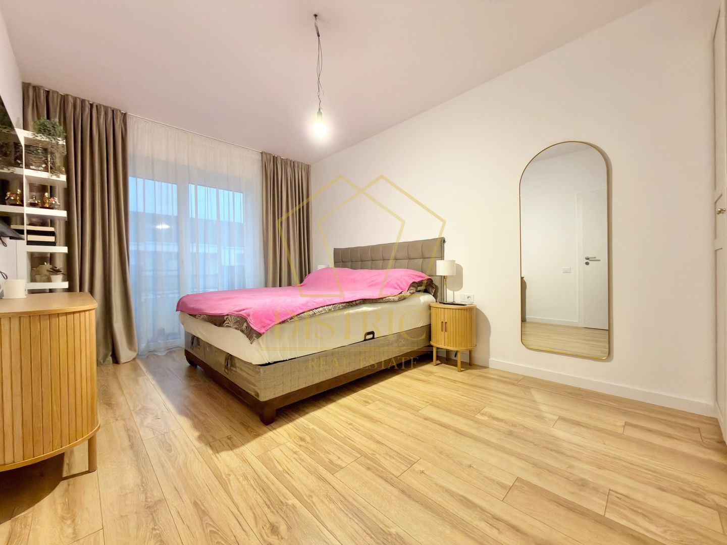 Apartament cu 2 camere decomandat 64 mp utili, lift in Giroc zona Planetelor. - Poză 1