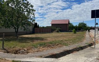 Teren intravilan de vanzare in Marghita – 800 mp, 2 fronturi stradale - Poză 1