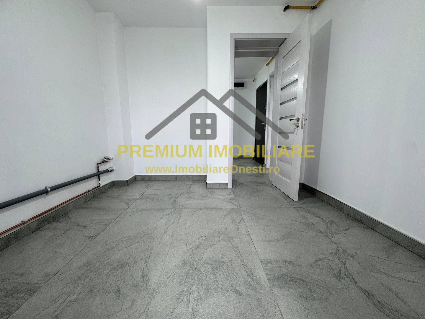 Apartament 2 Camere - Etaj 1 - Zona Mal - Renovat - Poză 12