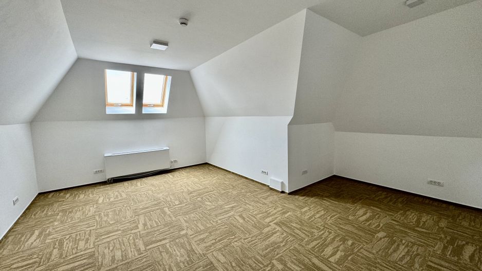 Cladire Brancoveneasca 30 de birouri 1100 mp dubla deschidere - Poză 16