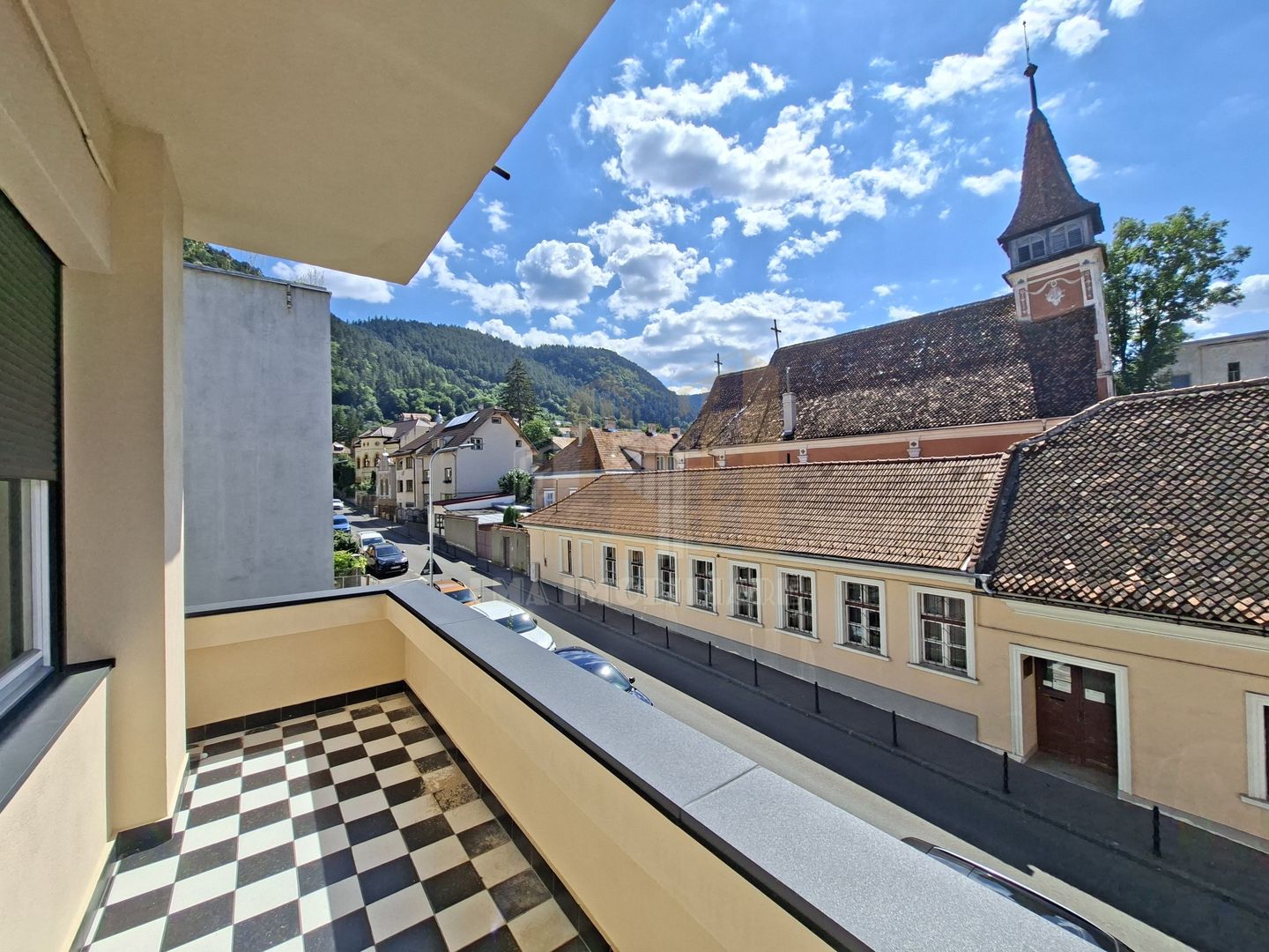 Apartament 3 camere Poarta Schei Brasov - Poză 1