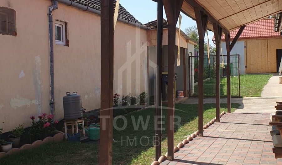 Casă spațioasă de vânzare în comuna Roșia .COMISION 0% - Poză 4
