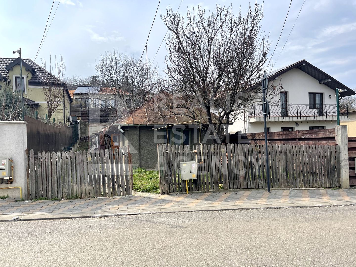 Casă + teren în Iași – Strada Albineț - Poză 1