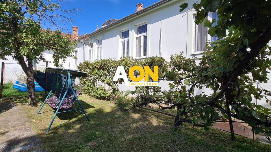 Casa 4 camere si 450 mp teren ultracentral - Poză 1