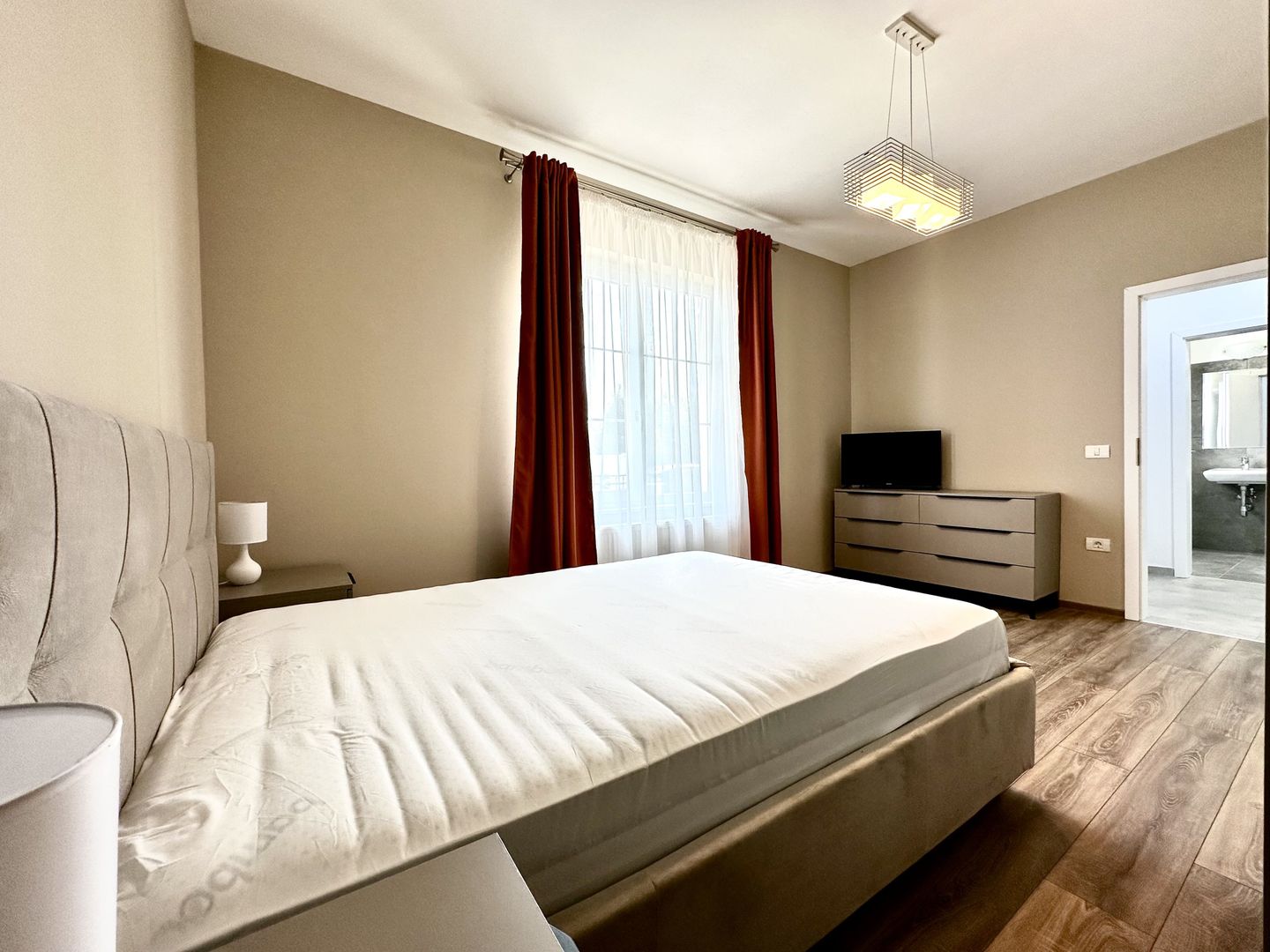 Casa cu 4 dormitoare de închiriat - Dumbravita - Poză 13