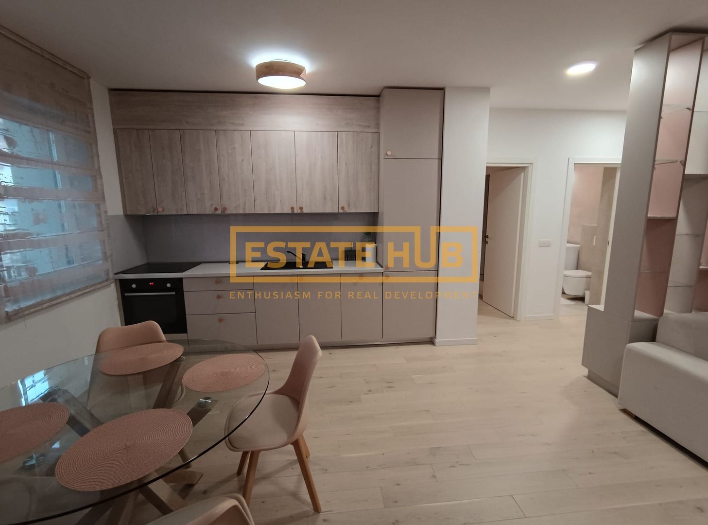 Apartament de 2 camere în ansamblul Record Park, zonă centrală - Poză 3