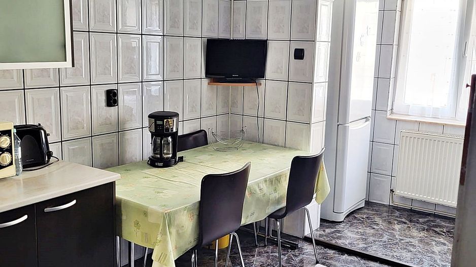 Codlea, apartament 2 camere decomandat, etaj 1, mobilat, 75000 euro - Poză 12