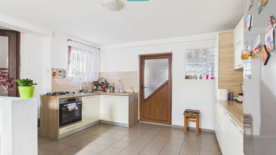 Casă cu 4 camere, curte și atelier mecanic - Sebeș - Poză 9