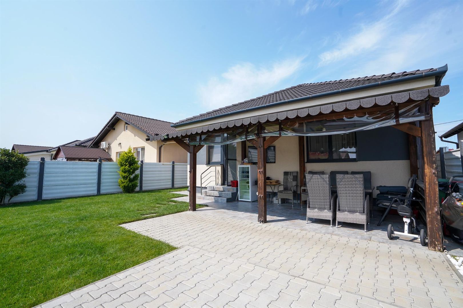 Casa la cheie la intrare in Santandrei - Poză 2