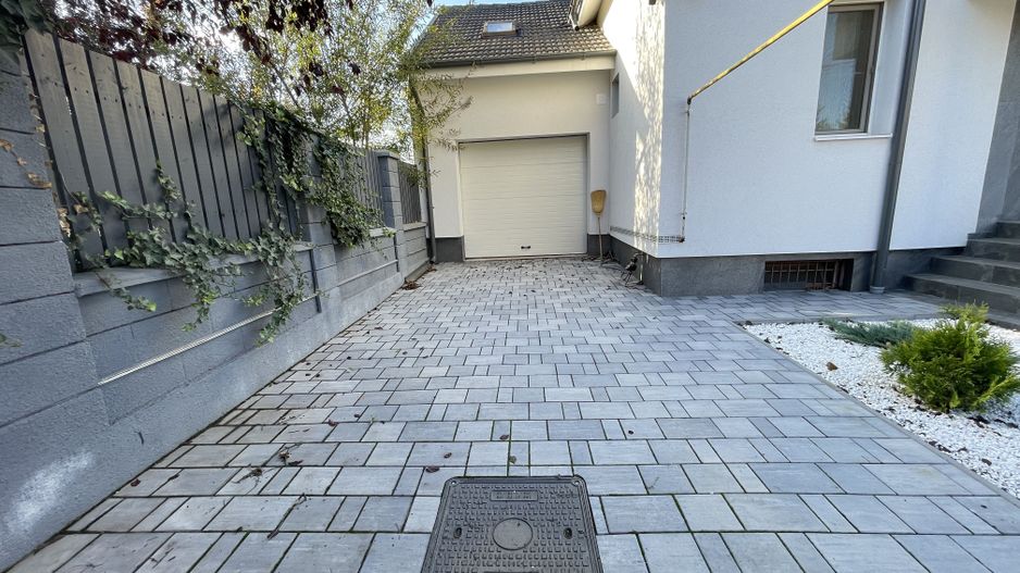 Casa spatioasa cu spatiu de relaxare-zona Blascovici - Poză 25