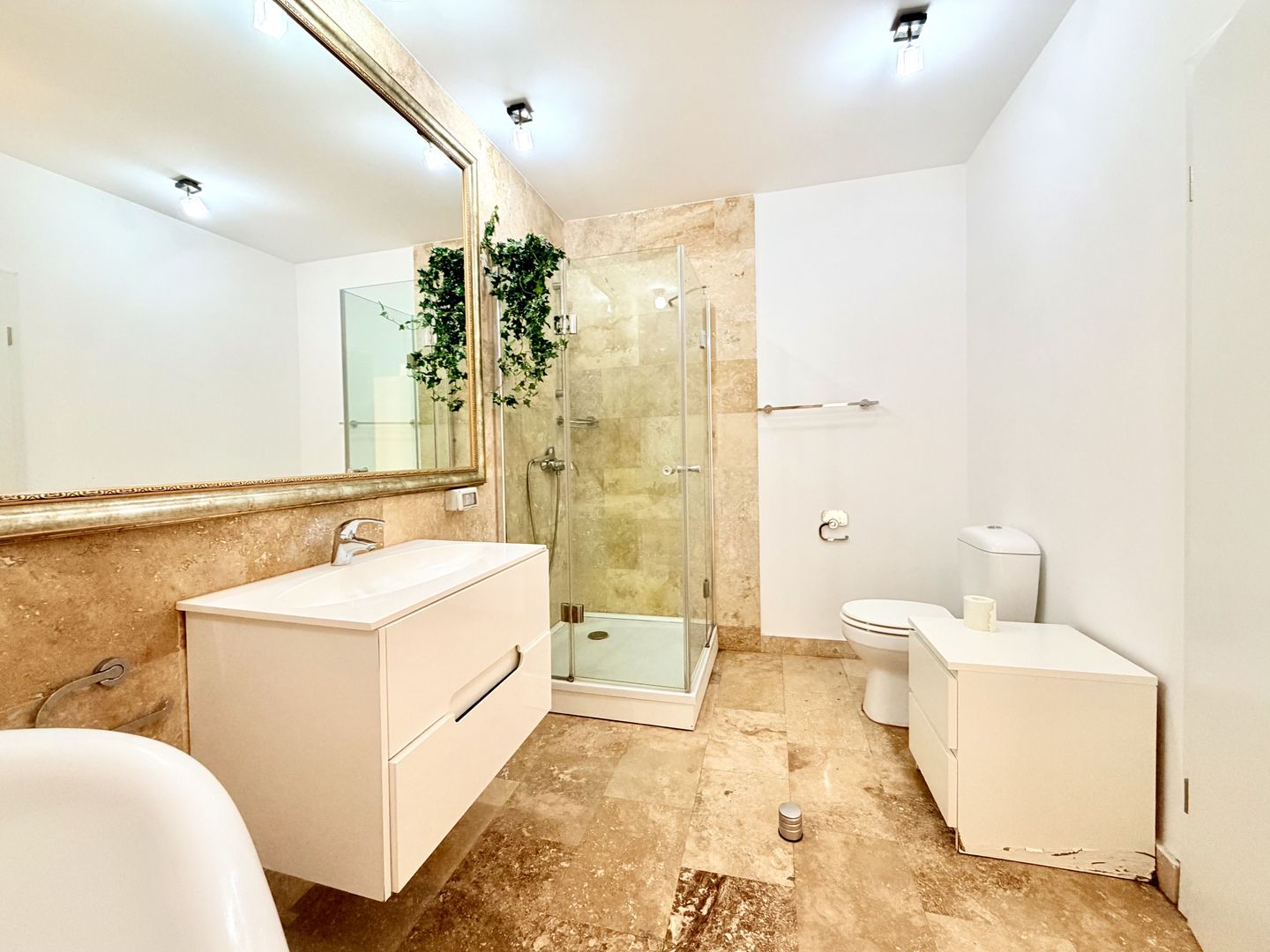 Apartament elegant -curte proprie - garaj - Poză 22