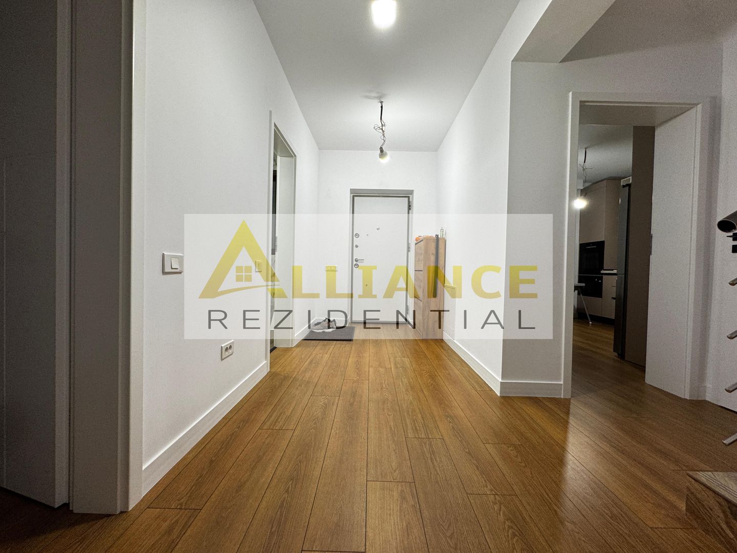 Vila de vanzare-5 camere-3 bai-500 M de STV - Poză 18