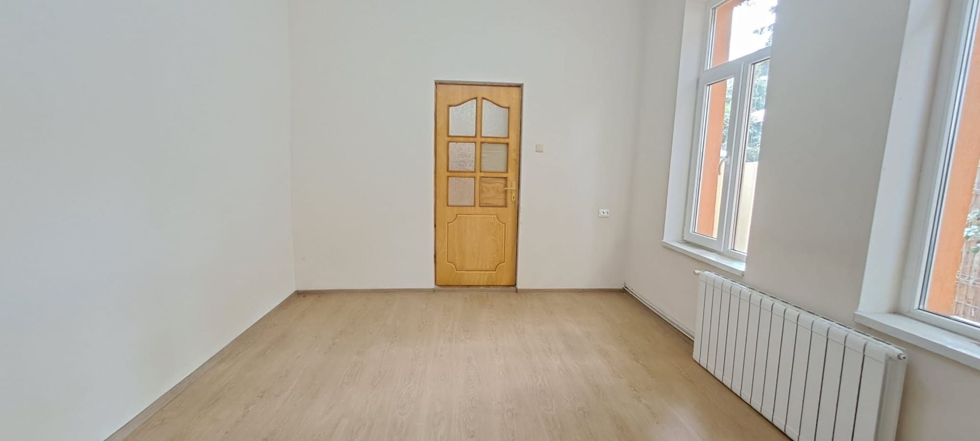 Tineretului, 350 metri metrou, casa 2 camere + curte, mutare imediat - Poză 4