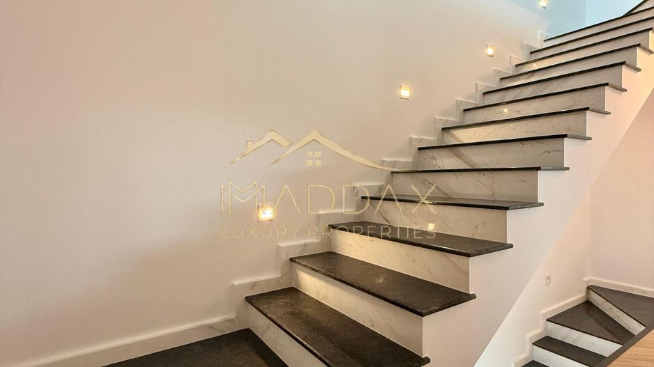 Vilă **6 camere  **451mp // Zona Iancu Nicolae - Poză 25