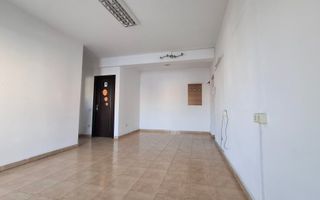 Spațiu comercial, 40mp, parcare, baie, balcon, strada Eroilor - Poză 2