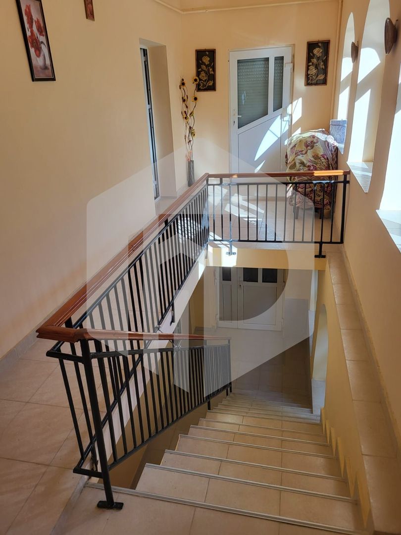 Casa in Avrig | 3 Dormitoare + Living si Bucatarie | Pivnita - Poză 8