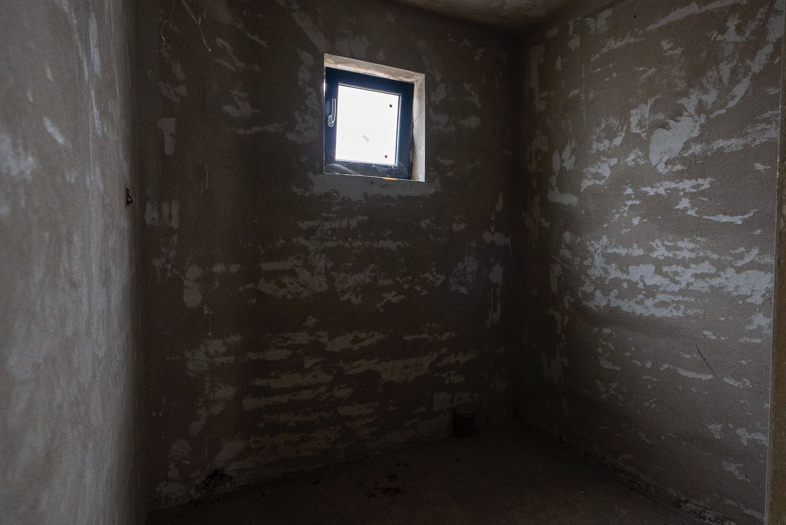 CASA NOUA SEMIFINISATA IN CIHEI CU 3 CAMERE - Poză 10