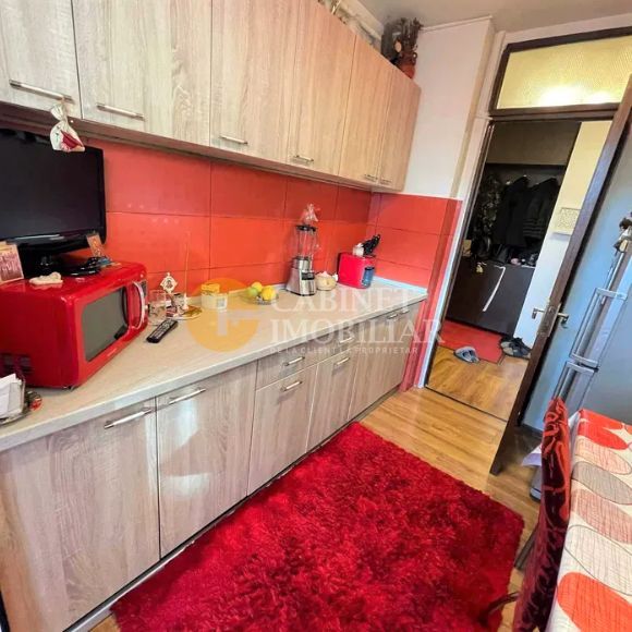Etaj 2, apartament cu 2 camere decomandat zona Galata - Poză 5
