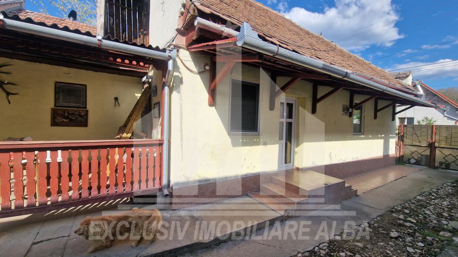 Casa de vanzare | 100 mp | 1048 mp teren | Ciugud - Poză 1