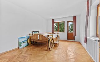 Vilă cu 6 dormitoare, 2 garaje, anexe multiple - 2076 mp teren - Poză 16