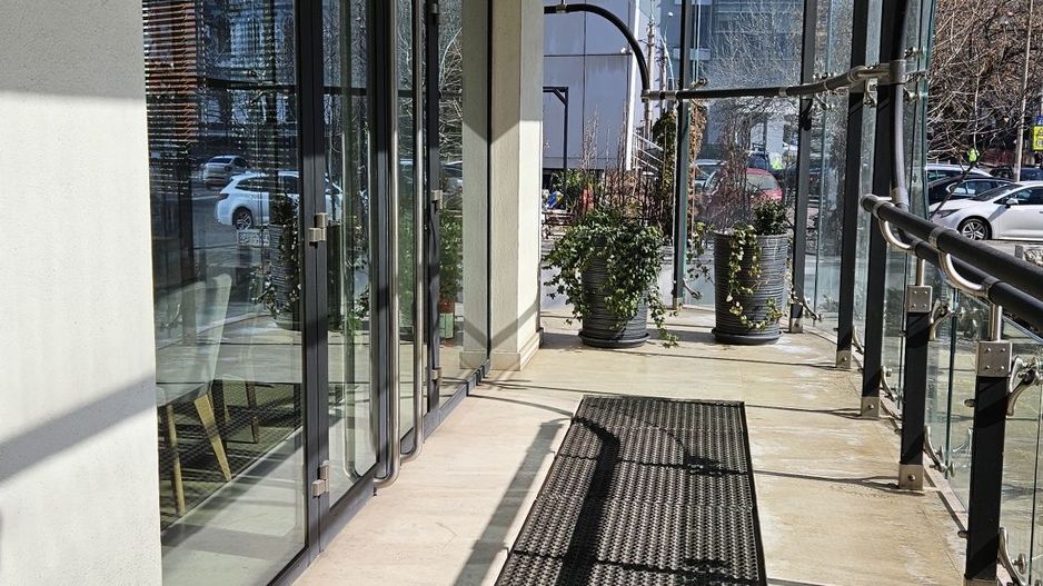 Spațiul deosebit pentru , showroom,  reprezentanță,  office - Poză 5