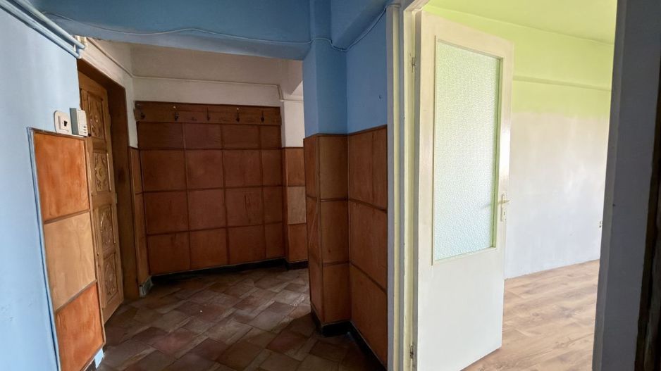Apartament 4 camere Etaj IV, MV1, Zona Ludy - Str. Regele Ferdinand I - Carei - Poză 9