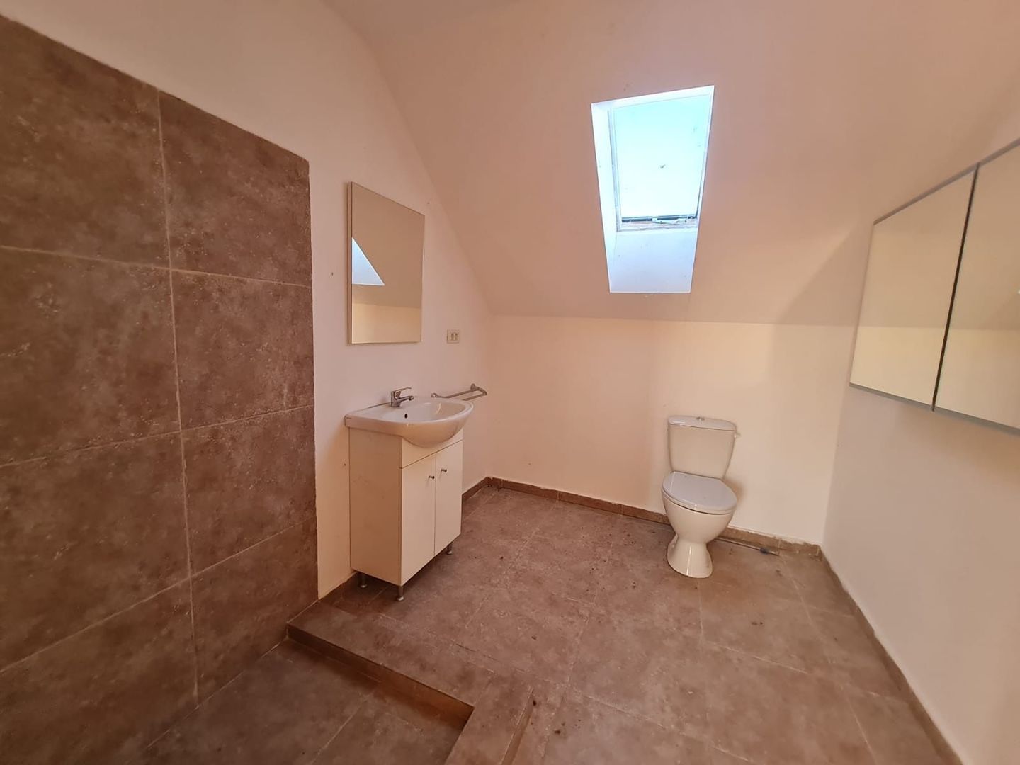 Casa cu teren de 14340 mp în Jebel/Pretabila pentru afacere - Poză 11