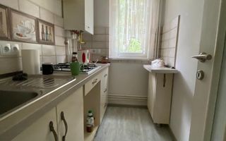 Apartament cu 3 camere decomandat,etaj 3,  zona Alexandru cel Bun - Poză 6
