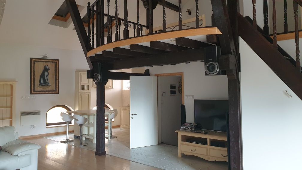 Casa de inchiriat in zona Mosilor |renovata si consolidata recent - Poză 2