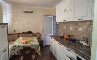 Vilă în Valea Adâncă, 5 camere, la 800 m de Aleea Tudor Neculai – Dormitor la parter - Poză 3